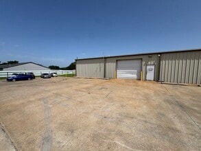 102 S 111th Ave, Tulsa, OK for lease Interior Photo- Image 2 of 11