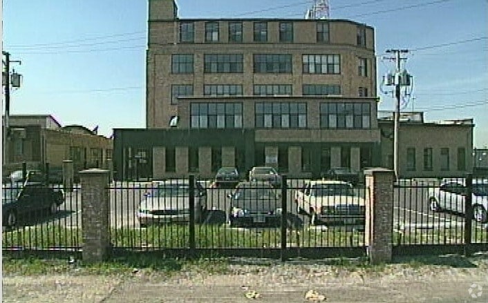 2675 W Grand Ave, Chicago, IL for lease - Building Photo - Image 3 of 16