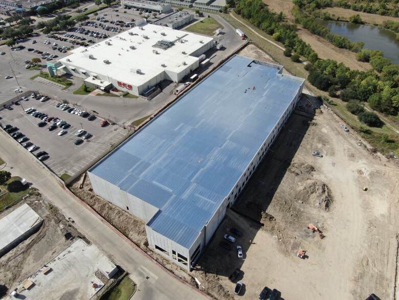 8008 Sam Houston Pkwy S, Houston, TX for lease - Building Photo - Image 2 of 13