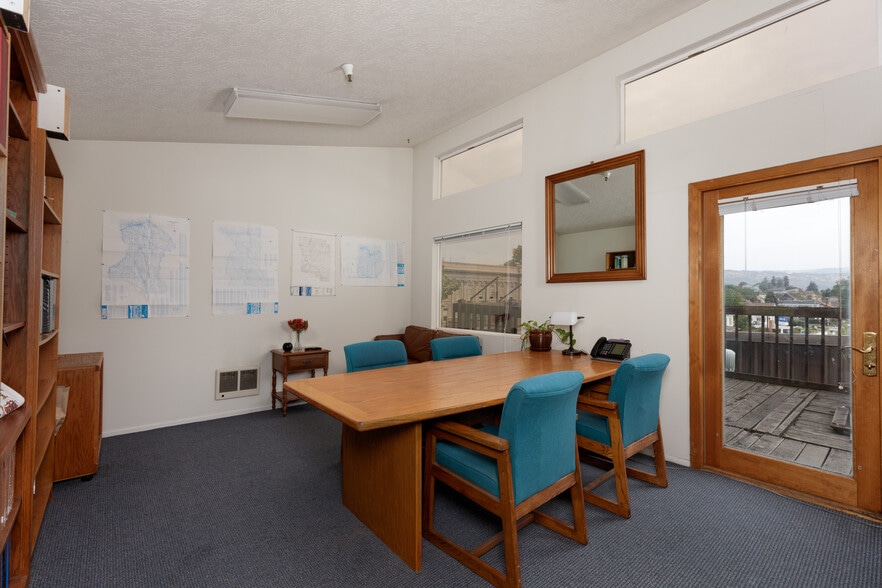 414 Washington St, The Dalles, OR for sale - Interior Photo - Image 3 of 8