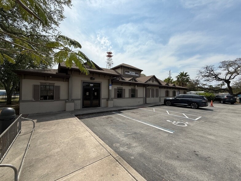 Two-Buildings Included in Sale portfolio of 2 properties for sale on LoopNet.com - Building Photo - Image 2 of 23