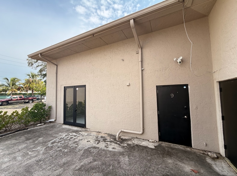 1177 Clare Ave, West Palm Beach, FL for lease - Building Photo - Image 2 of 7