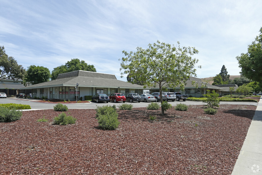 6104-6146 Camino Verde Dr, San Jose, CA for lease - Primary Photo - Image 1 of 7