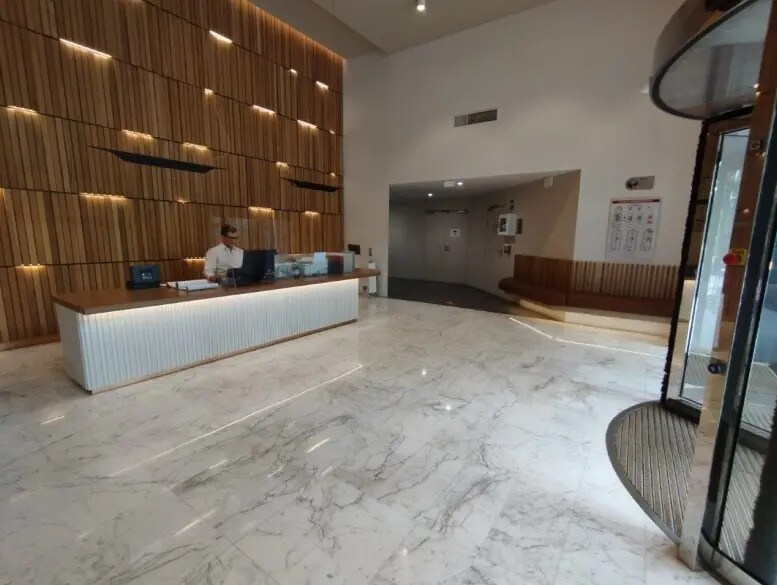 8-12 Avenue Du Général De Gaulle, Charenton-le-Pont for lease - Building Photo - Image 3 of 7