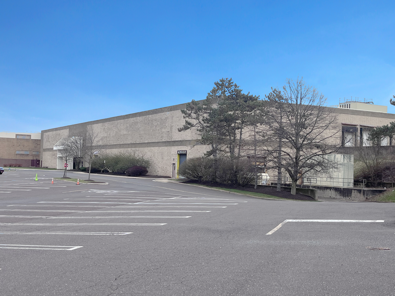 600 Montgomery Mall, North Wales, PA for lease - Building Photo - Image 3 of 5