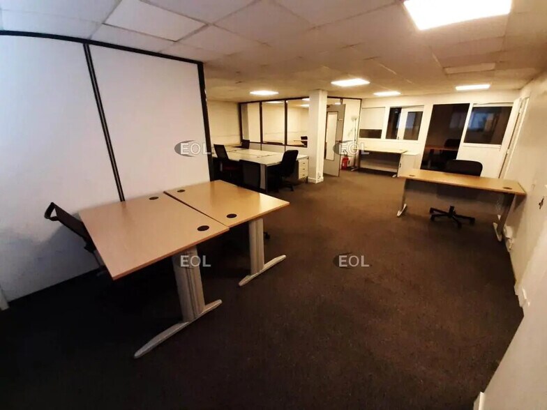 Office in Châtillon for lease - Interior Photo - Image 2 of 10