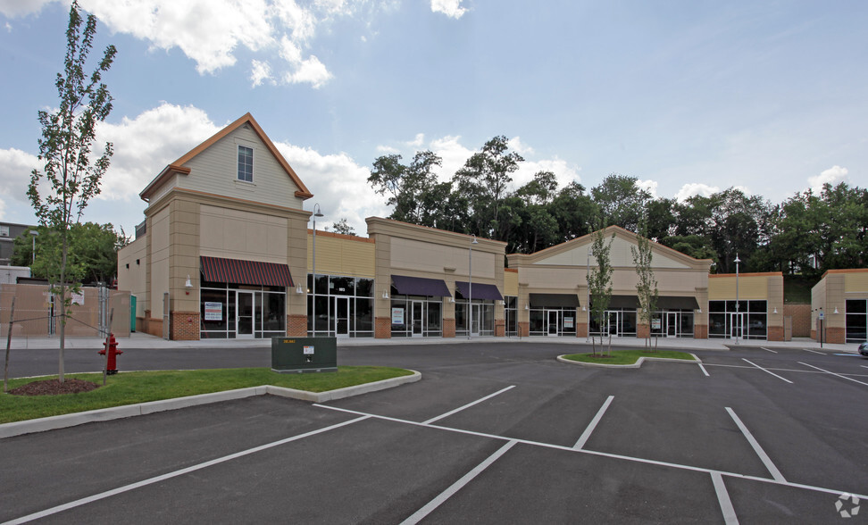 9815 Main St, Damascus, MD for lease - Primary Photo - Image 1 of 3