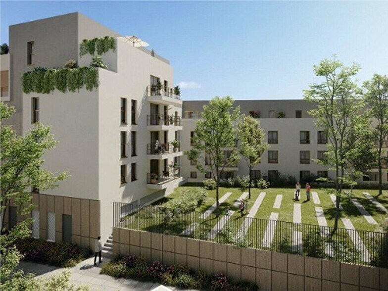 Office in Rouen for lease - Building Photo - Image 3 of 3