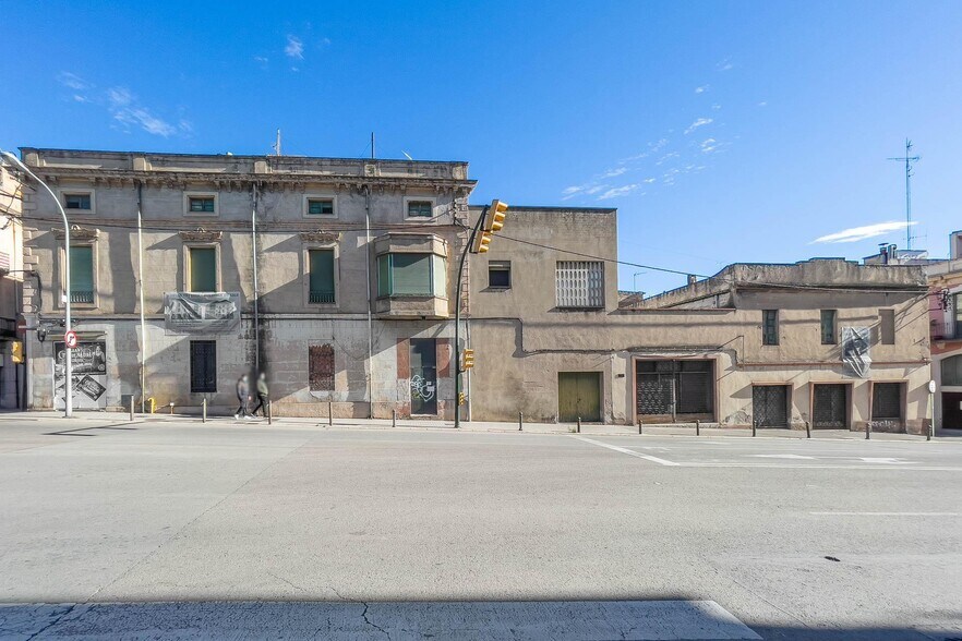 Zona centre Figueres portfolio of 2 properties for sale on LoopNet.com - Building Photo - Image 3 of 23