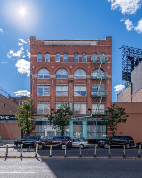 26 Bruckner Blvd, Bronx, NY for lease - Building Photo - Image 3 of 7