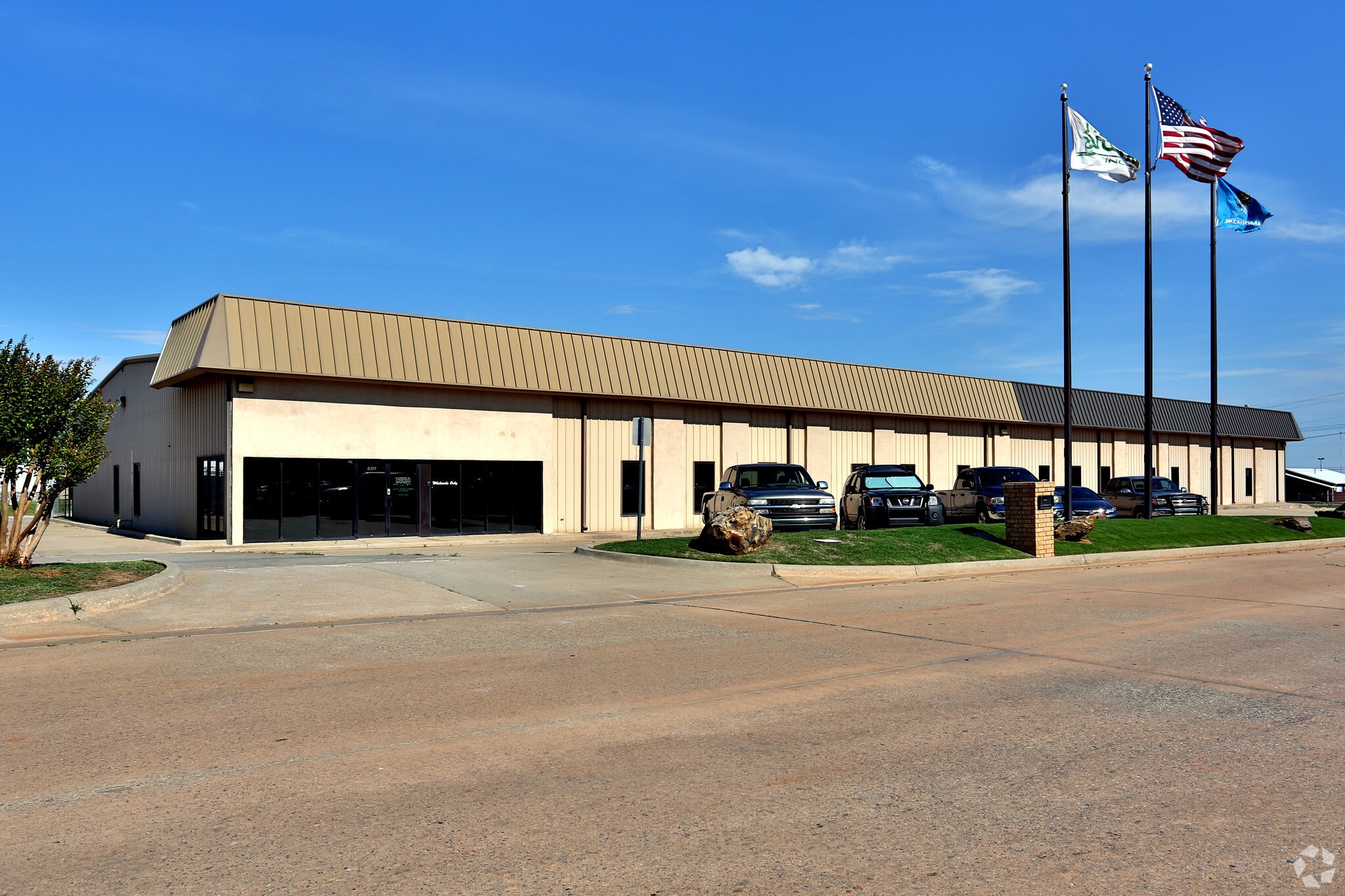 8317 Gateway Ter, Oklahoma City, OK for sale Primary Photo- Image 1 of 23