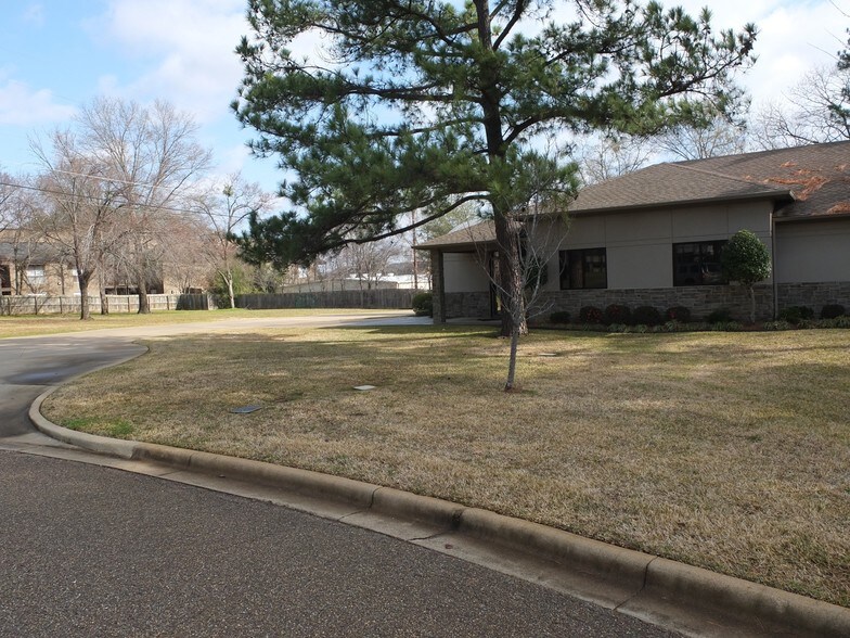 1522 Colony Cir, Longview, TX for sale - Primary Photo - Image 1 of 1