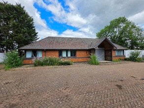 1 Oxford Rd, Uxbridge for lease Building Photo- Image 1 of 6
