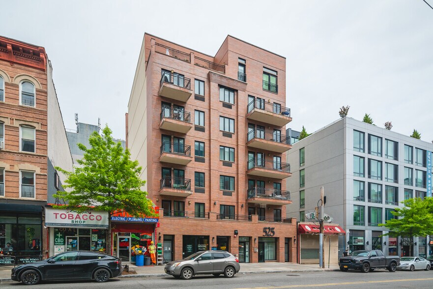 525 Myrtle Ave, Brooklyn, NY for sale - Building Photo - Image 1 of 1