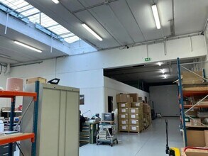 Flex in Trappes for lease Interior Photo- Image 2 of 7