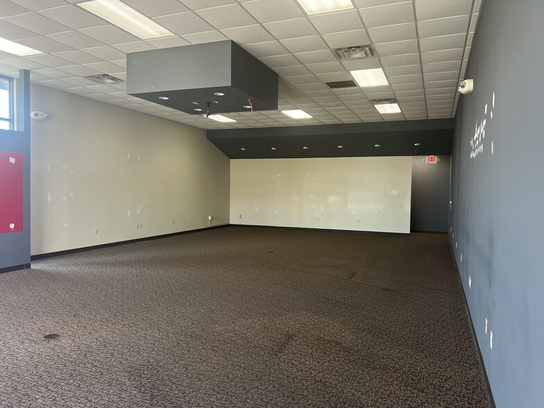 3955 Dewey St, Manitowoc, WI for lease - Building Photo - Image 3 of 7