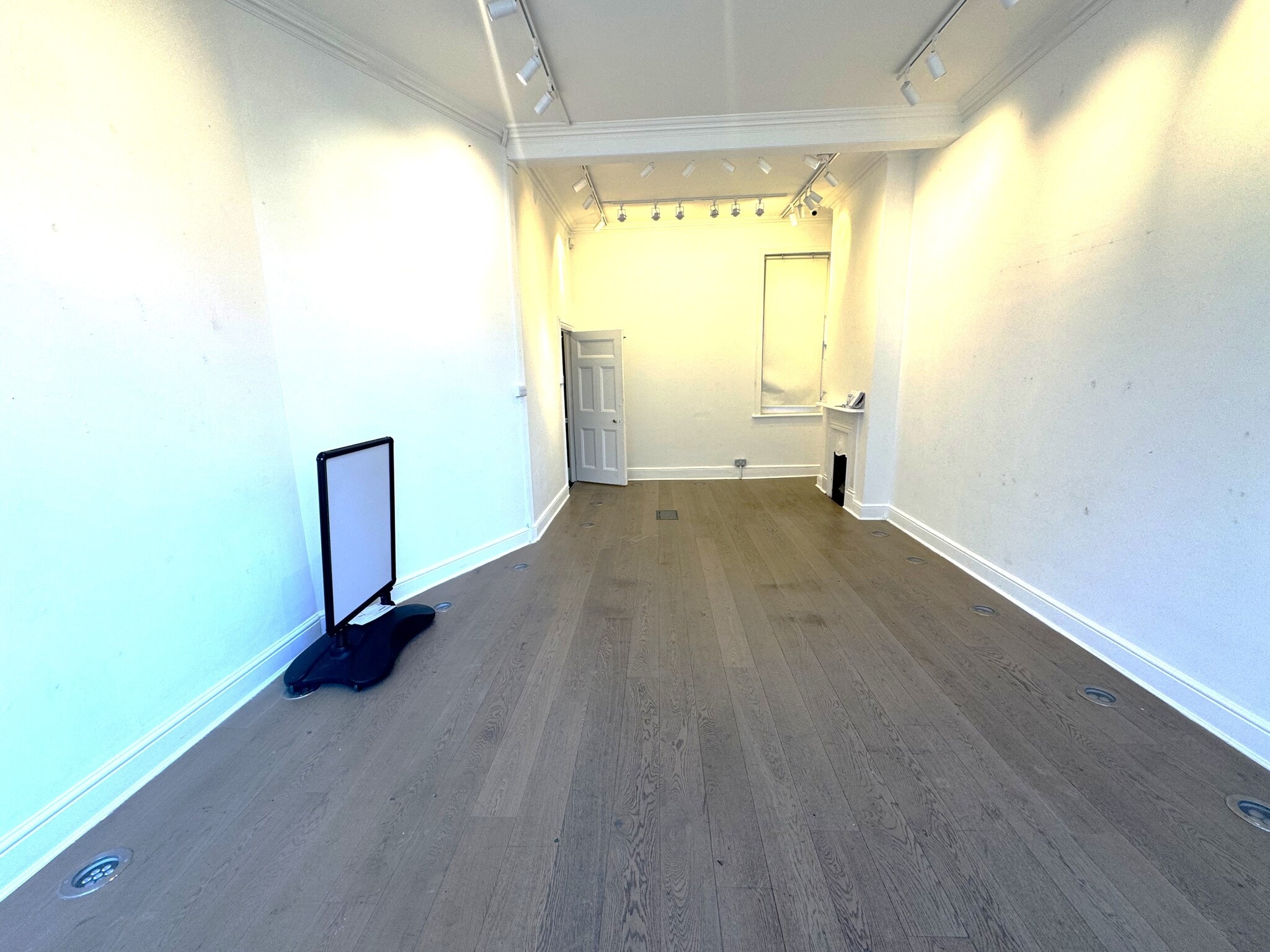 152 Arthur Rd, London for lease Interior Photo- Image 1 of 4