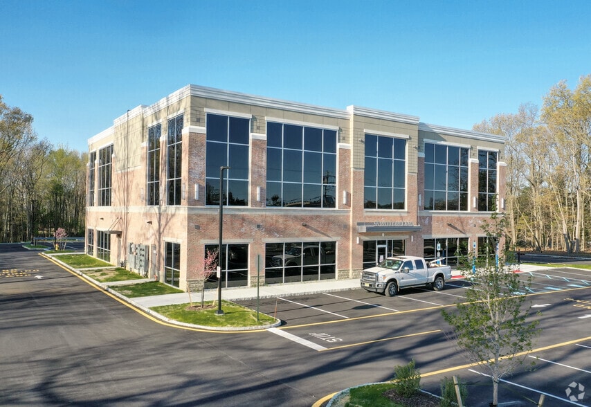 55 Willow Ln, Marlboro, NJ for lease - Building Photo - Image 1 of 35