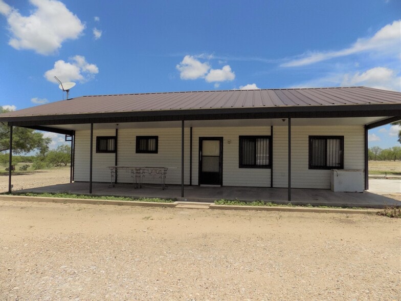 20541 FM 1021, El Indio, TX for sale - Building Photo - Image 2 of 8