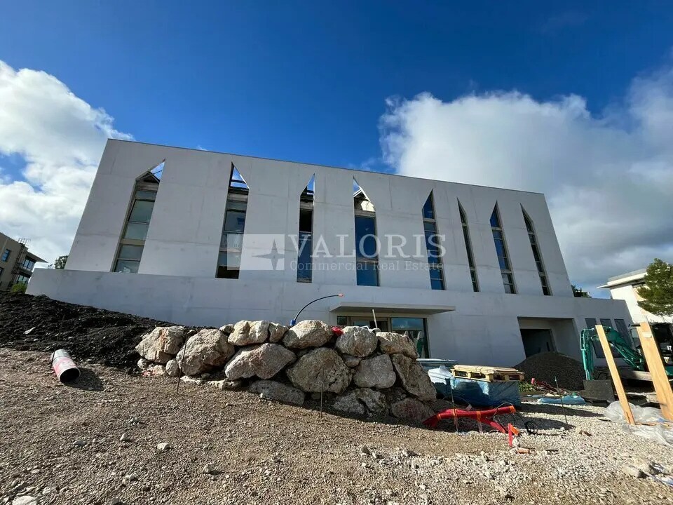 Office in Aix-en-Provence for lease Building Photo- Image 1 of 16