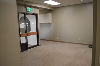 957 Fir St, Sherwood Park, AB for lease Interior Photo- Image 2 of 3