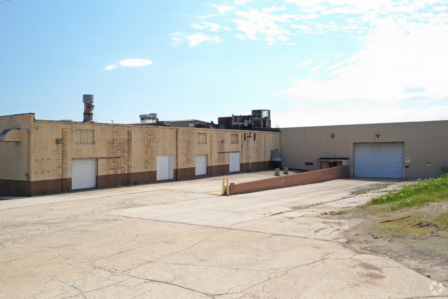 5626 21st St, Racine, WI for lease - Building Photo - Image 3 of 6