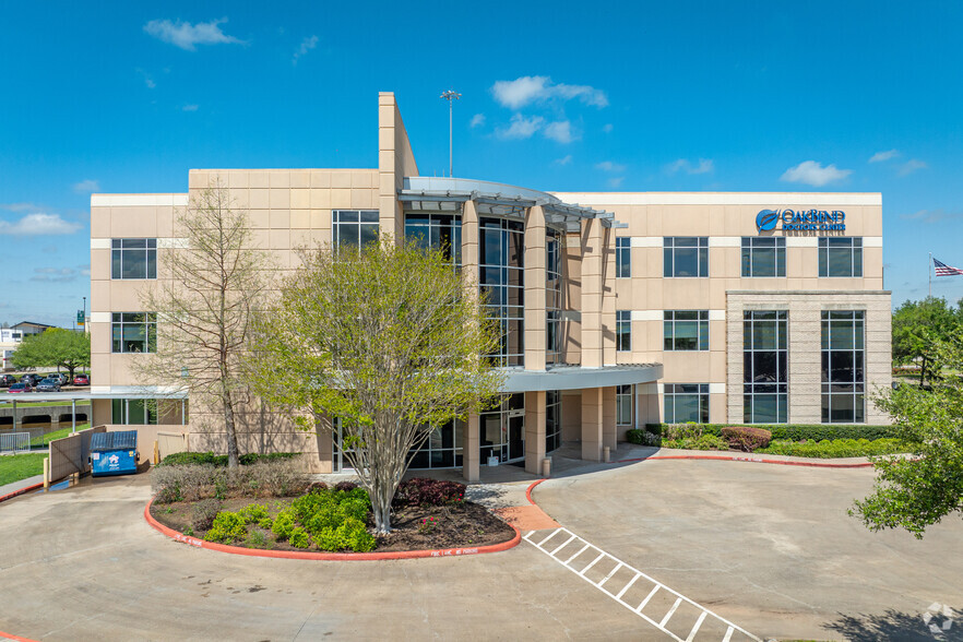 22001 Southwest Freeway, Richmond, TX for lease - Building Photo - Image 2 of 13