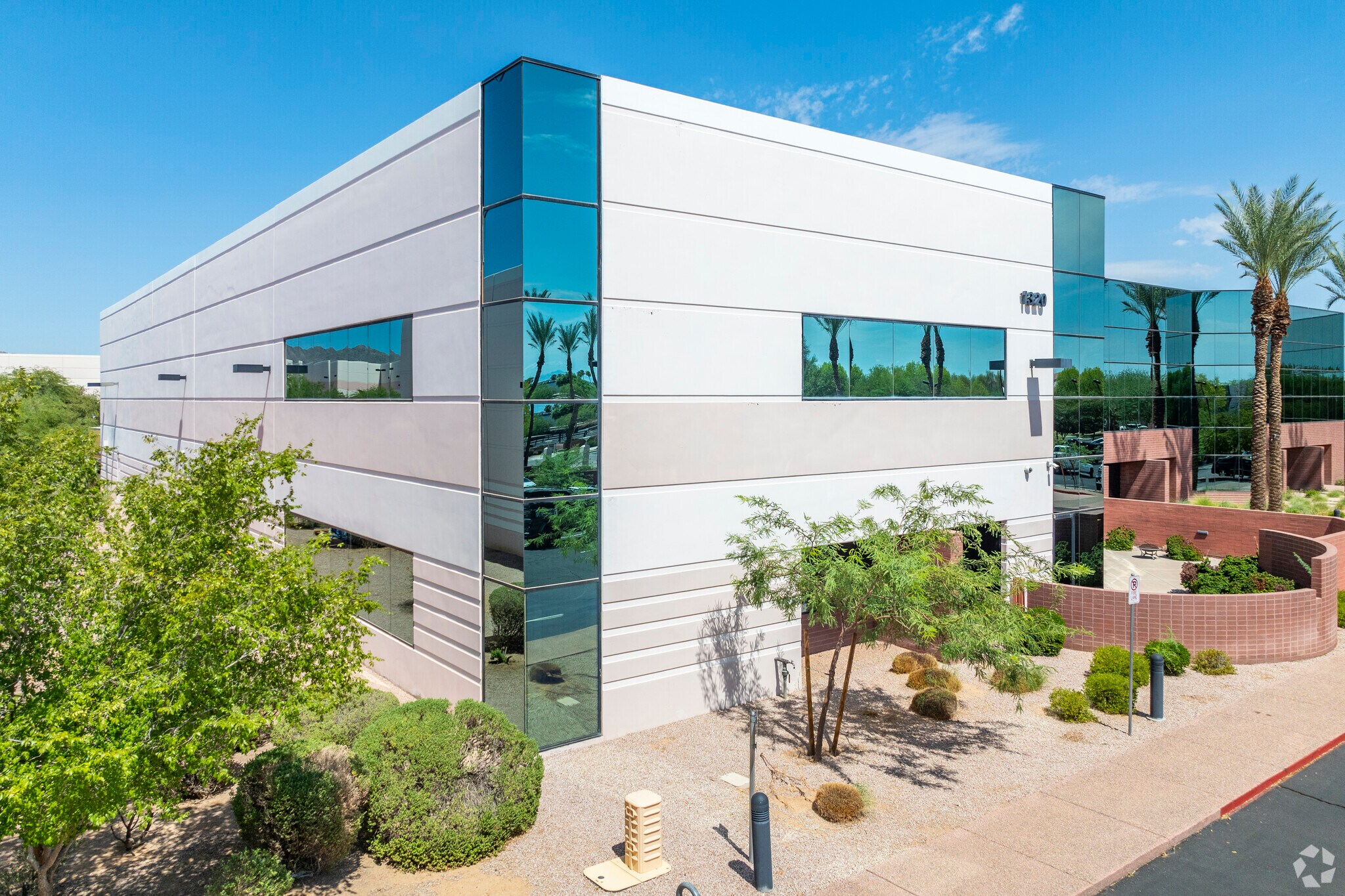 1320 W Auto Dr, Tempe, AZ for lease Building Photo- Image 1 of 20