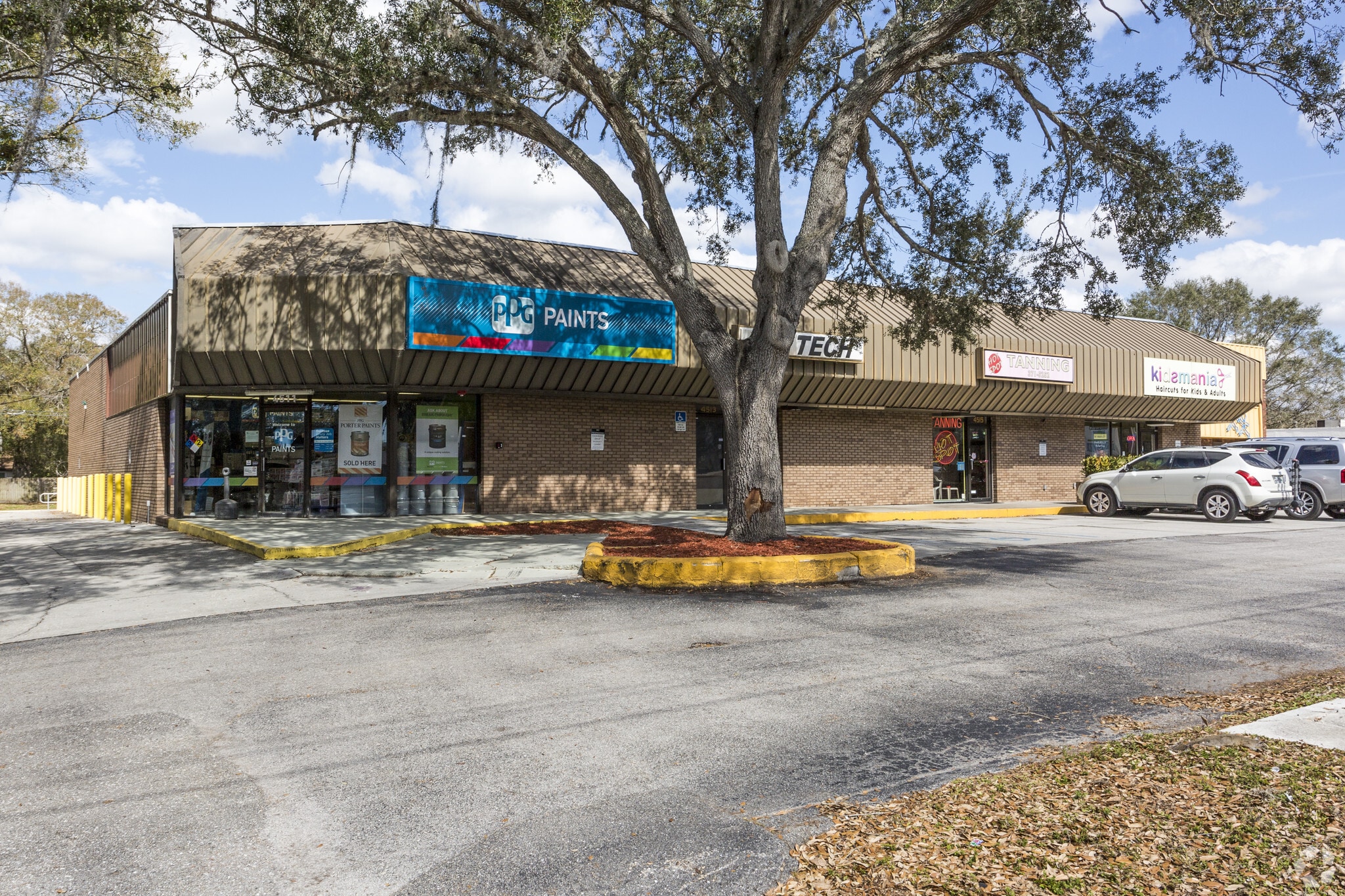 4511-4517 Bee Ridge Rd, Sarasota, FL for lease Primary Photo- Image 1 of 5