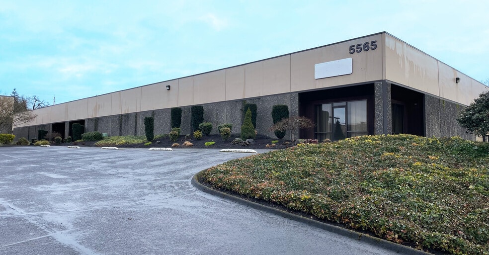 5565 SE International Way, Milwaukie, OR for lease - Building Photo - Image 1 of 9