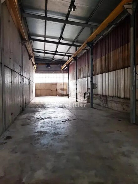 Industrial in Contes for lease - Interior Photo - Image 2 of 5