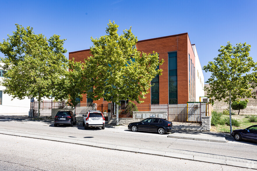 Calle Vizcaya, 4, Leganés, Madrid for sale - Primary Photo - Image 1 of 7