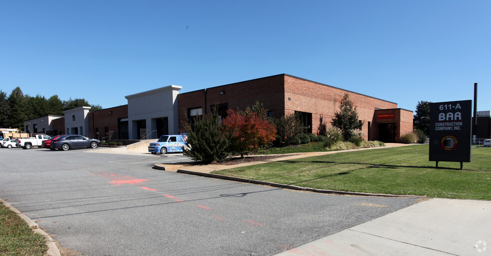 611 Industrial Ave, Greensboro, NC for lease - Primary Photo - Image 1 of 3