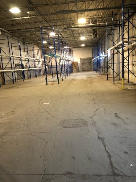 6817 Pl Pascal-Gagnon, Montréal, QC for lease - Building Photo - Image 3 of 7
