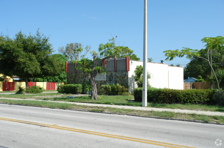 2463 5th Ave S, Saint Petersburg, FL for sale - Primary Photo - Image 1 of 5