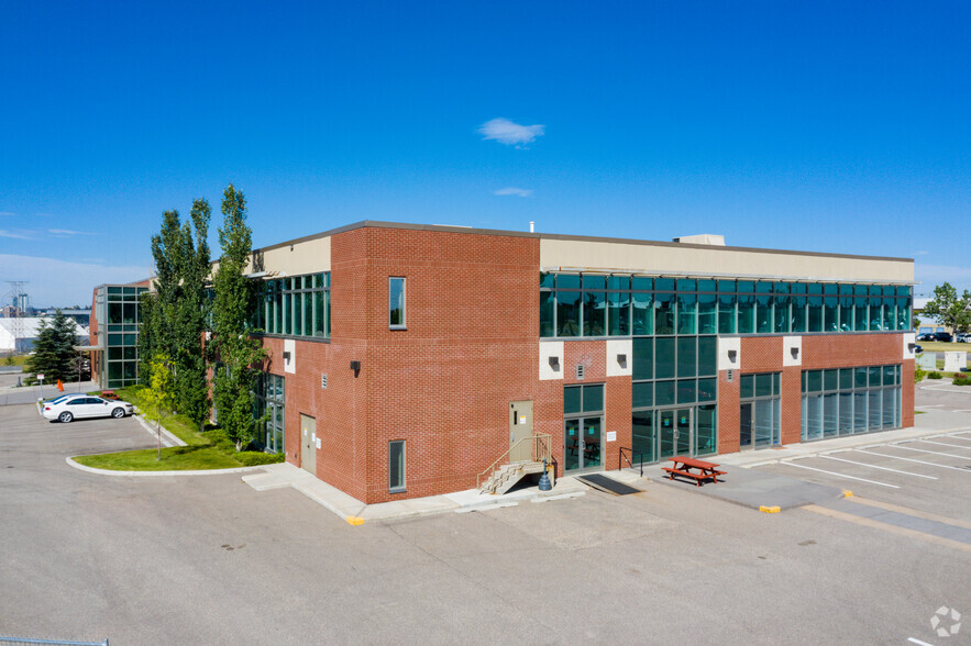 4000 4th St SE, Calgary, AB for lease - Building Photo - Image 2 of 7