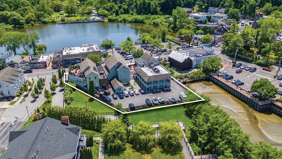 1353-1363 Old Northern Blvd portfolio of 4 properties for sale on LoopNet.com - Building Photo - Image 2 of 6