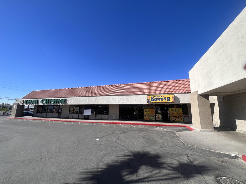 601-725 N Nellis Blvd, Las Vegas, NV for lease - Building Photo - Image 2 of 9