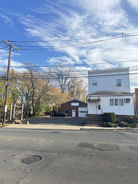 1314 E Elizabeth Ave, Linden, NJ for sale - Building Photo - Image 2 of 8