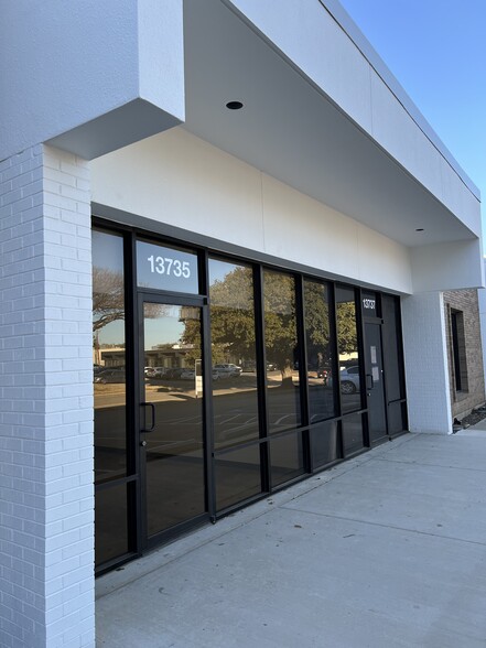 13731-13745 Omega Dr, Farmers Branch, TX for lease - Building Photo - Image 3 of 7