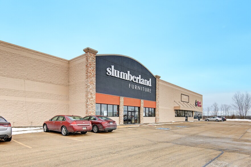 1815 Lincoln Way, Clinton, IA for sale - Primary Photo - Image 1 of 1