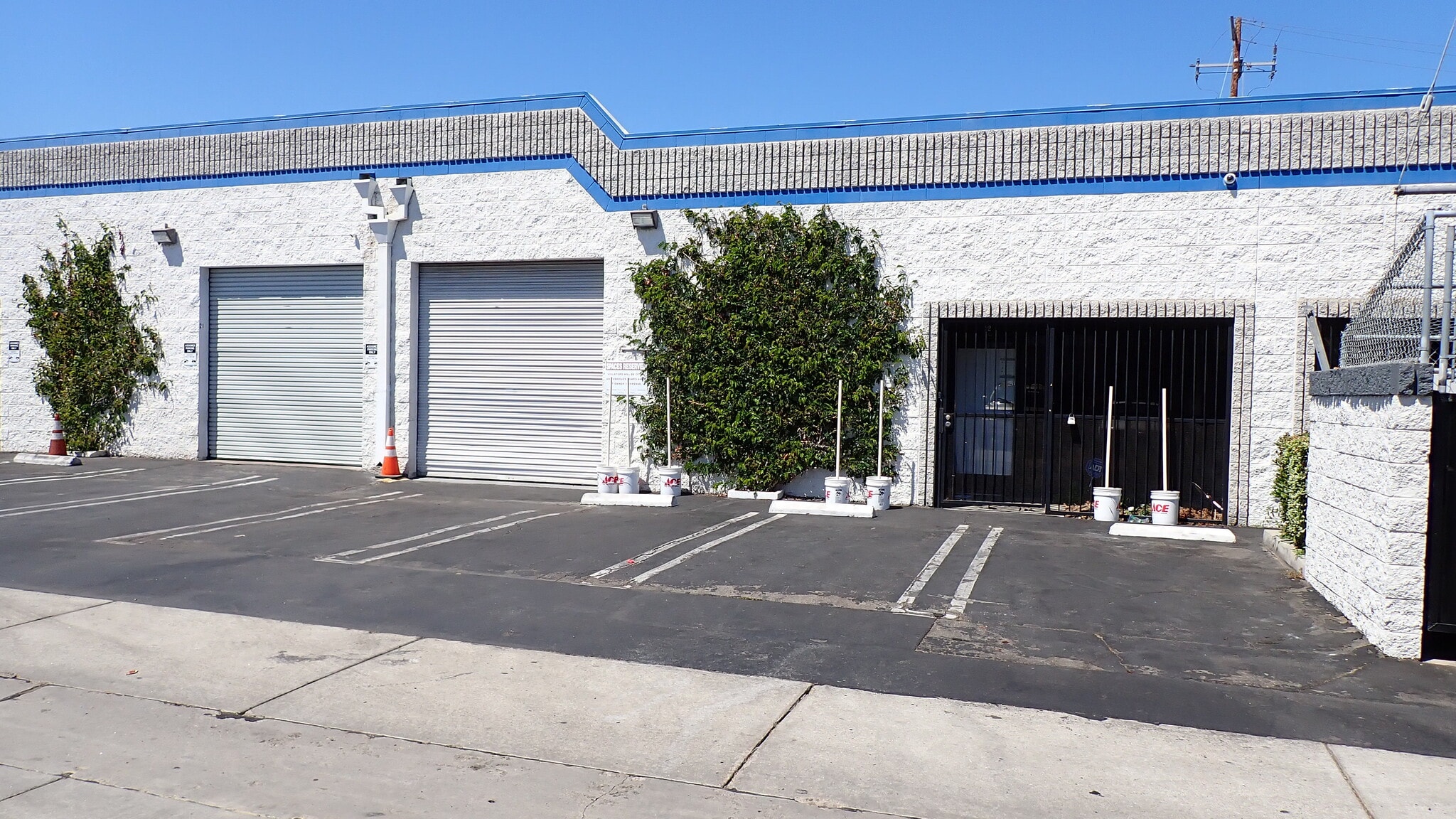 7625 Hayvenhurst Ave, Van Nuys, CA for lease Interior Photo- Image 1 of 3