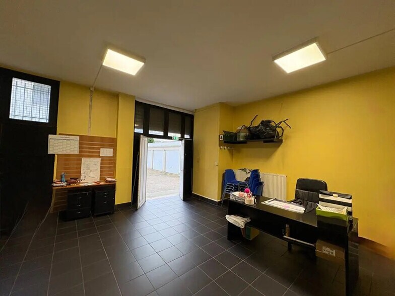 Retail in Le Havre for lease - Interior Photo - Image 3 of 4