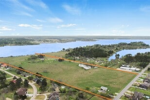 35 acres on Lake Conroe - Motel