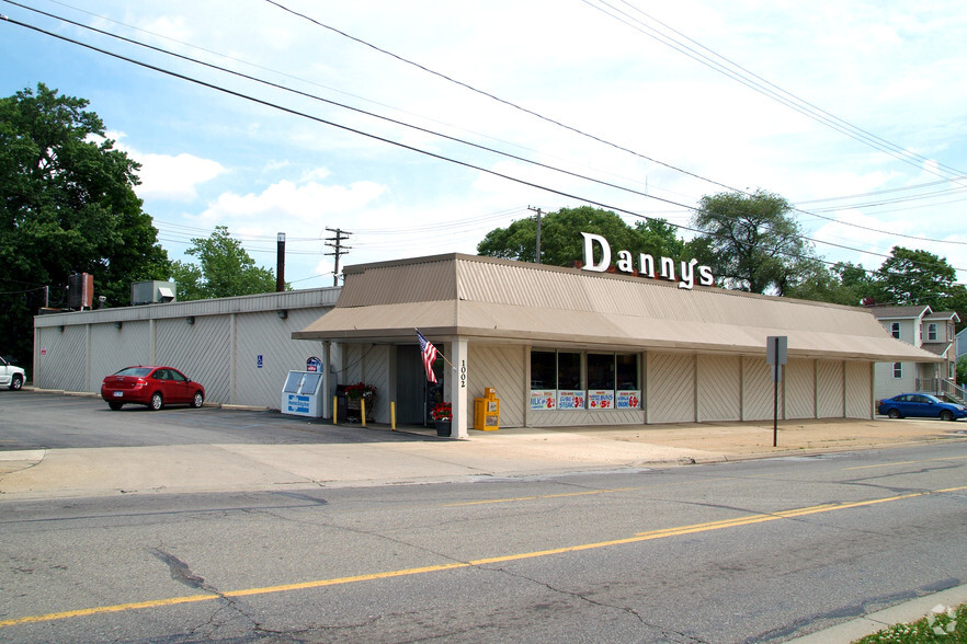 1004 W Elm Ave, Monroe, MI for sale - Primary Photo - Image 1 of 4