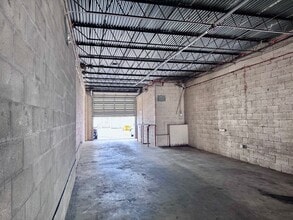 519-533 NE 34th St, Oakland Park, FL for lease Interior Photo- Image 2 of 4