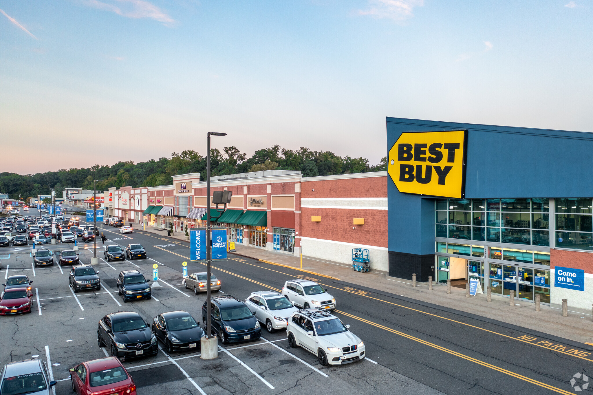 2470-2500 Central Park Ave, Yonkers, NY for lease Building Photo- Image 1 of 6