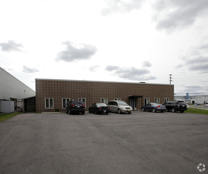 96 Armstrong Ave, Halton Hills, ON for lease - Primary Photo - Image 1 of 2