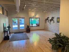 359 E Historic Columbia River Hwy, Troutdale, OR for lease Interior Photo- Image 1 of 3