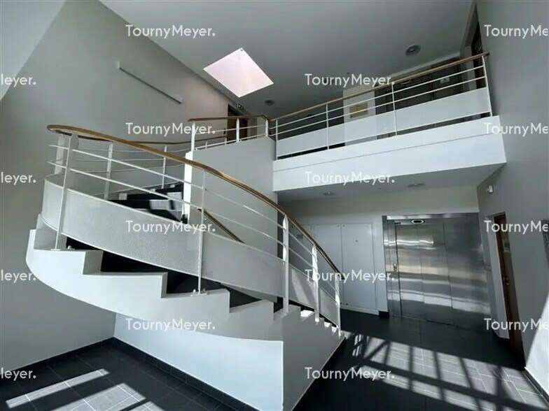 Office in Nantes for lease - Building Photo - Image 2 of 9